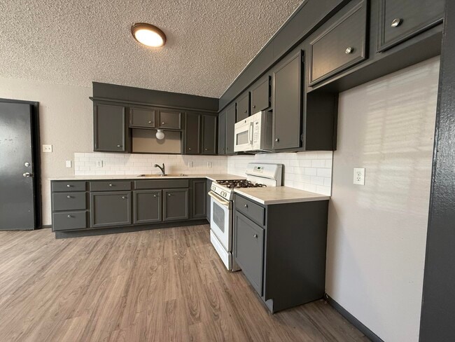 Building Photo - 1318 25th St