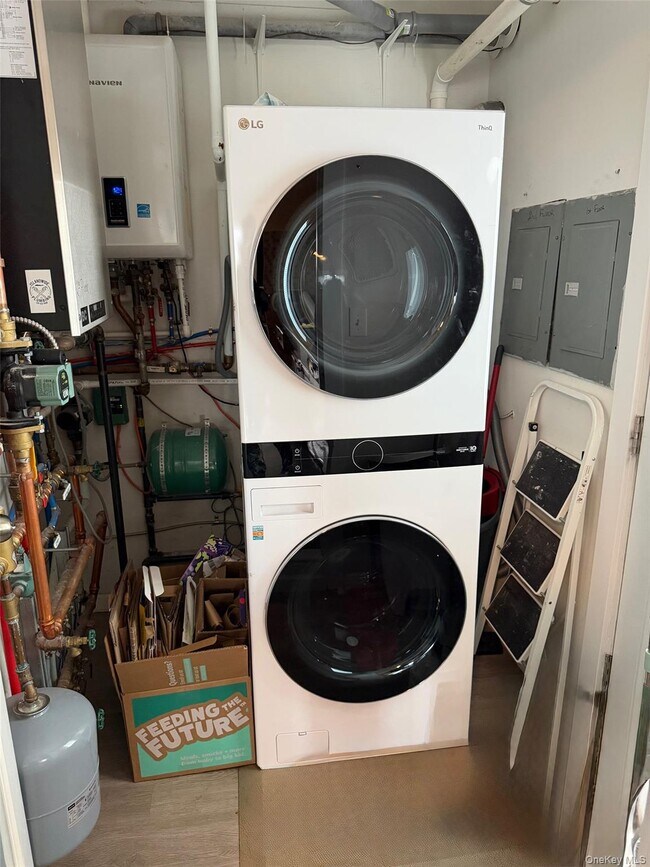 Building Photo - 541 E Park Ave