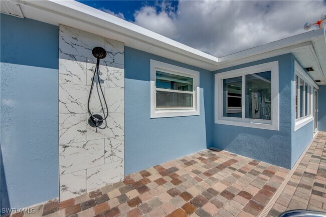 Building Photo - 4312 S Pacific Cir