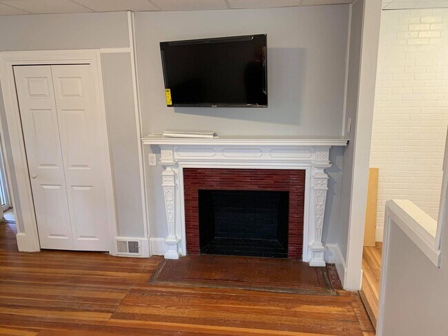 Building Photo - 72 Dehon St