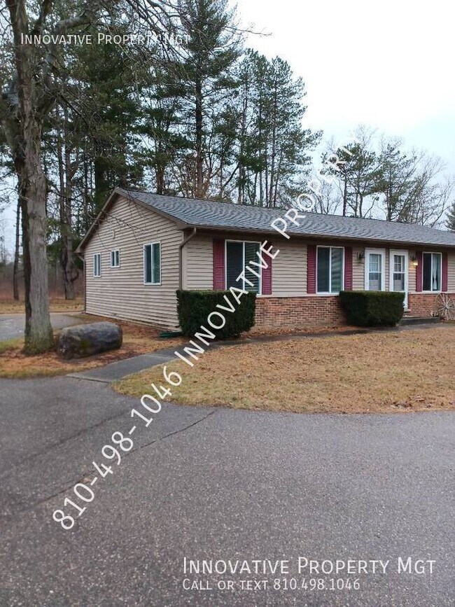 Building Photo - 3077 W Lake Rd