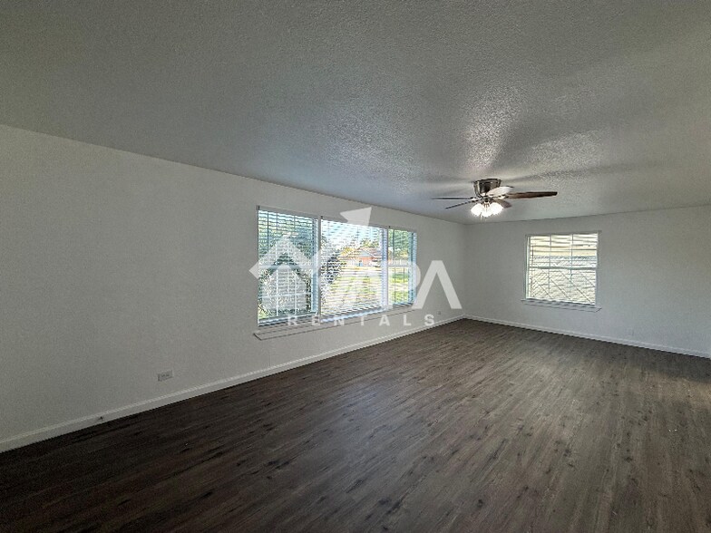 Building Photo - 332 W Mandalay Dr