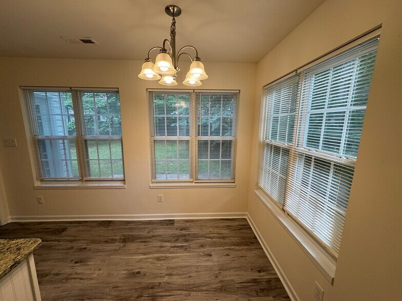 Building Photo - 6610 Cedar Cliff Dr