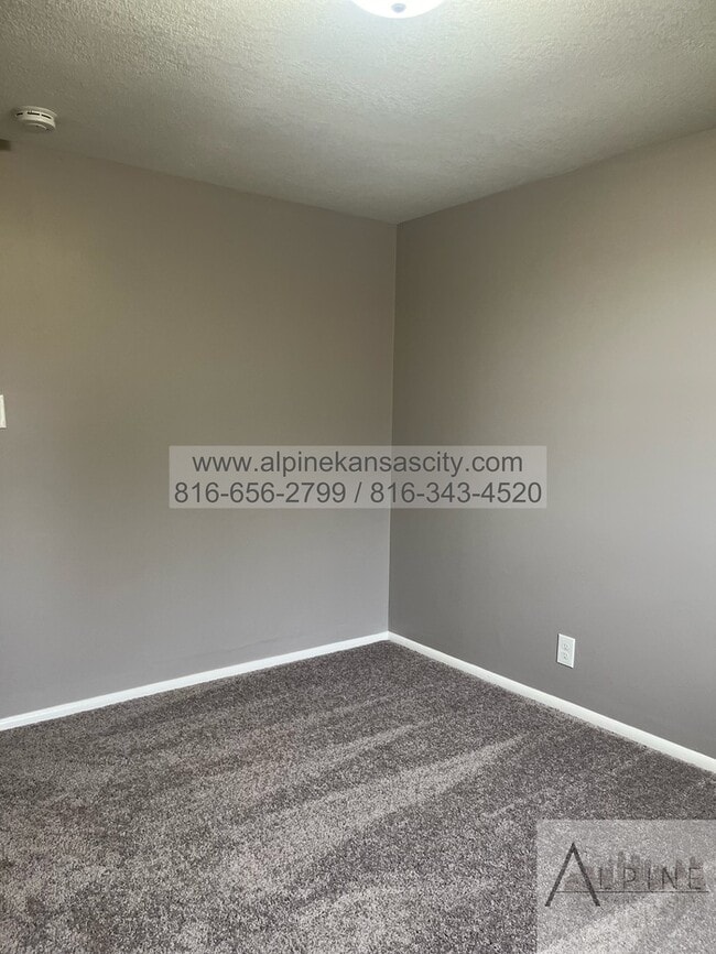 Building Photo - Available Mid January! 5 Bedrooms, PLUS Rec Room in Gladstone!