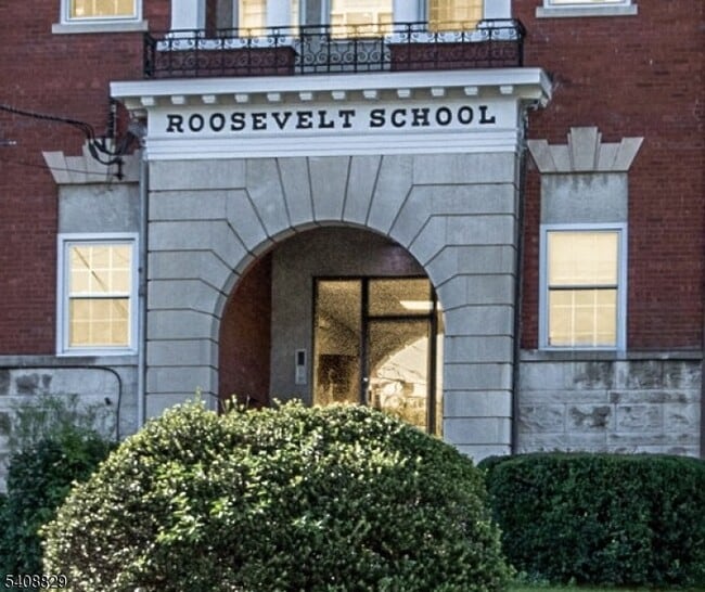 Building Photo - 103 Park Ave