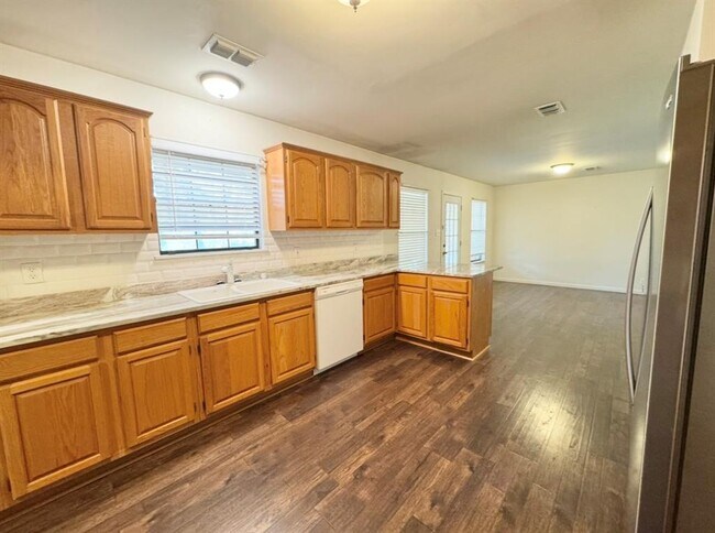 Building Photo - 124 Forest Dr