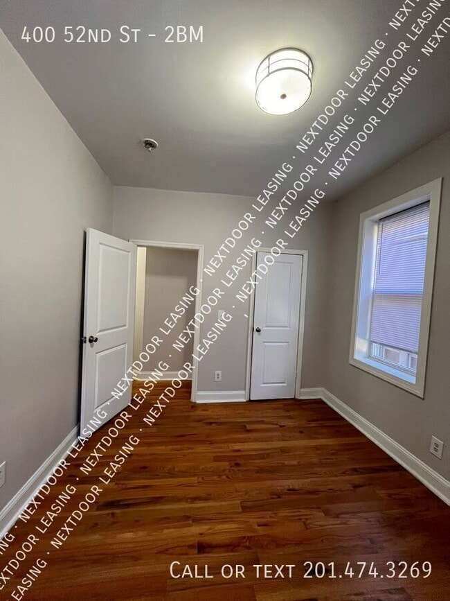 Building Photo - 400 52nd St