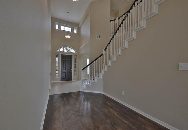 Building Photo - 2211 Dama Dr