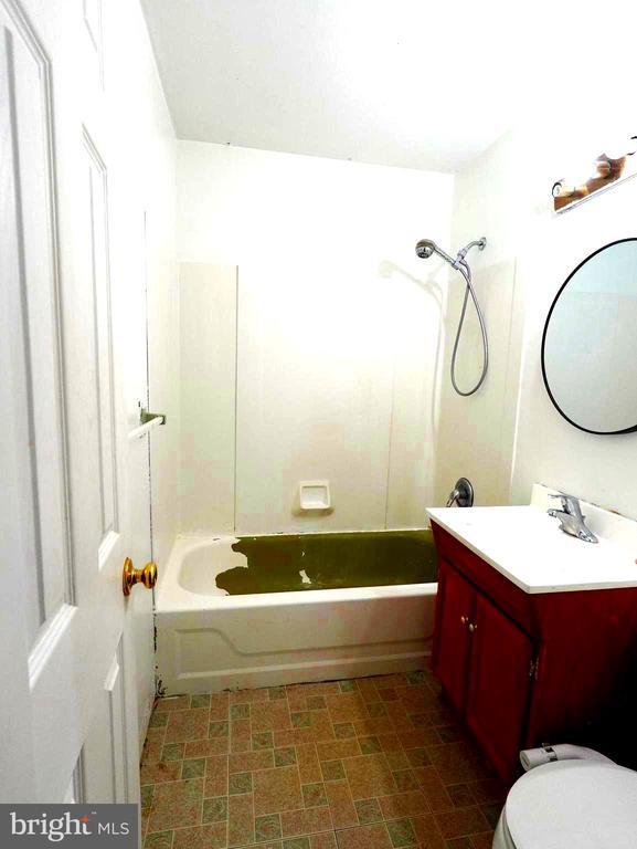 Building Photo - 51 Hollybrooke Dr