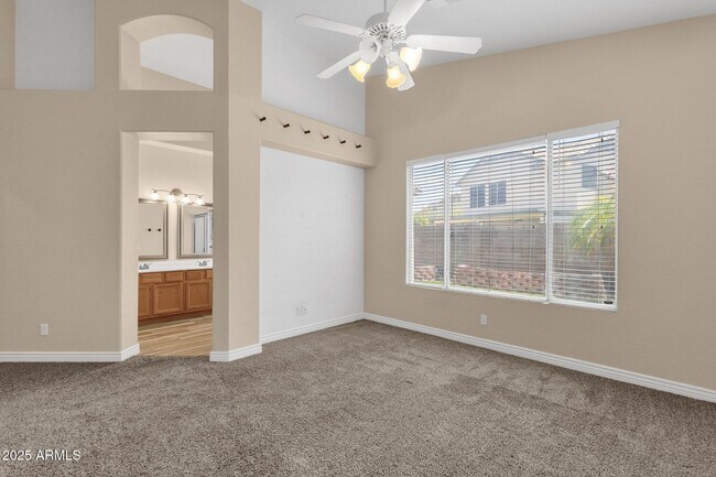 Building Photo - 3261 W Ross Dr