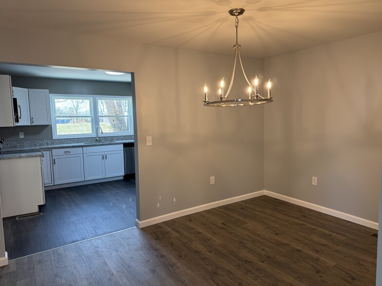 Building Photo - 138 Cherry Ln