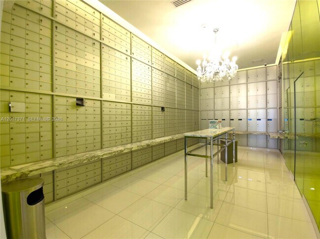 Building Photo - 465 Brickell Ave