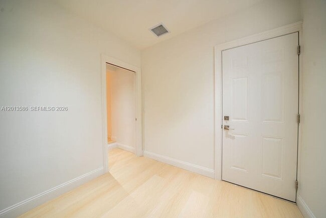 Building Photo - 1550 S Greenway Dr