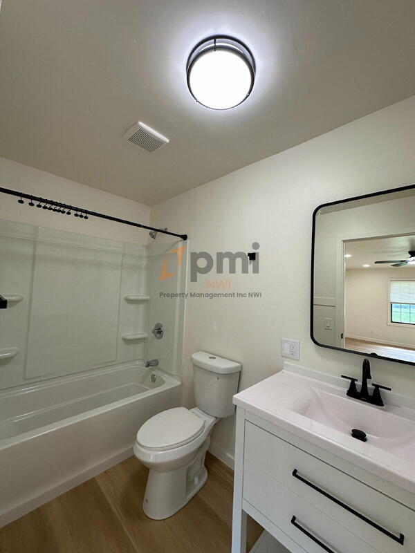 Building Photo - 2627 W 60th Dr