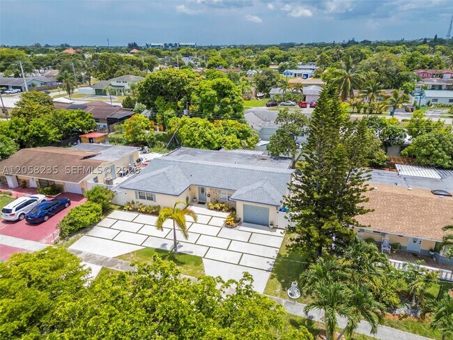 Building Photo - 4930 NW 17th St