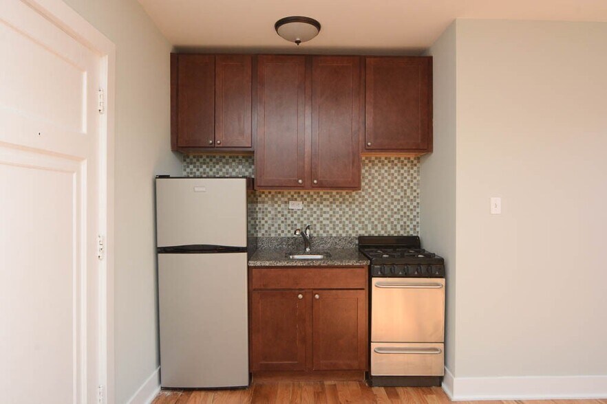 Building Photo - 4349 N Damen