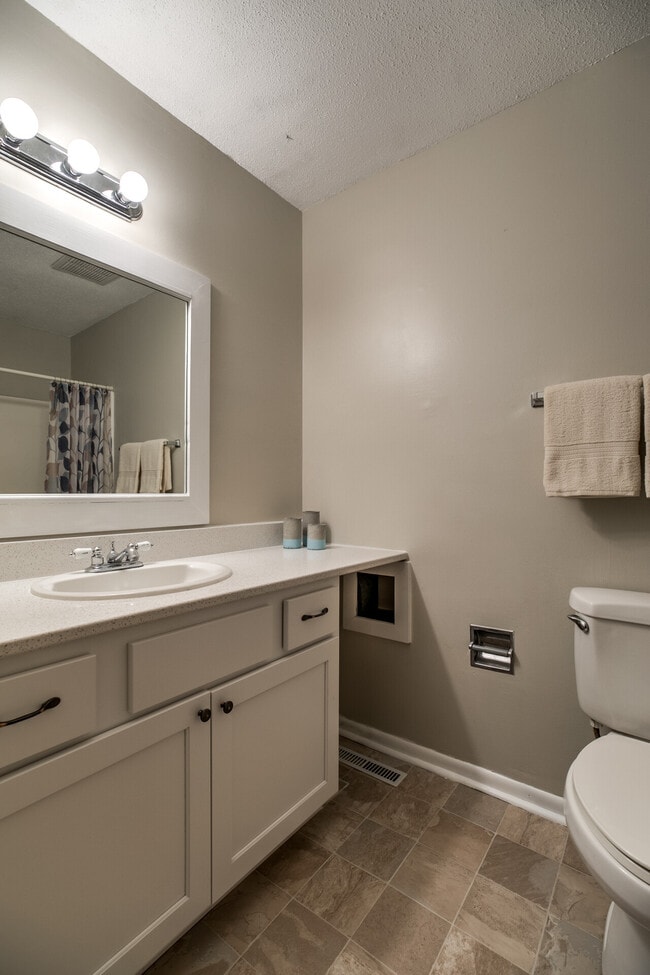 Building Photo - Glenbrook Homes (Irvington)