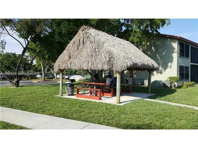 Building Photo - 216 Lake Pointe Dr