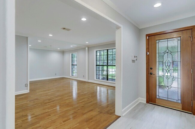 Building Photo - 5419 Dumfries Dr