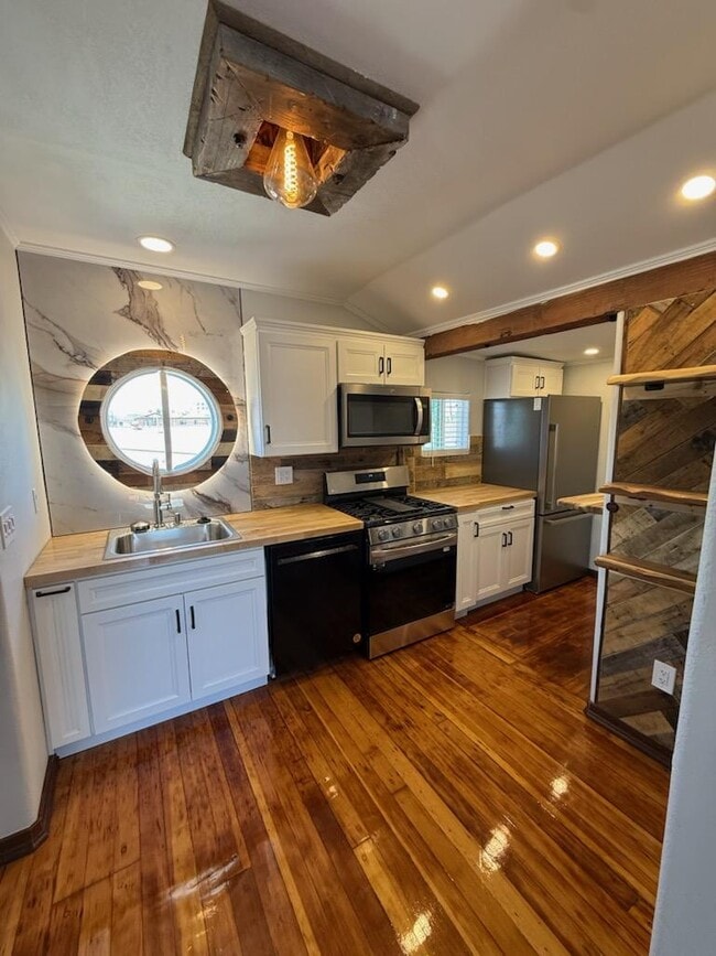 Building Photo - 3684 43rd St