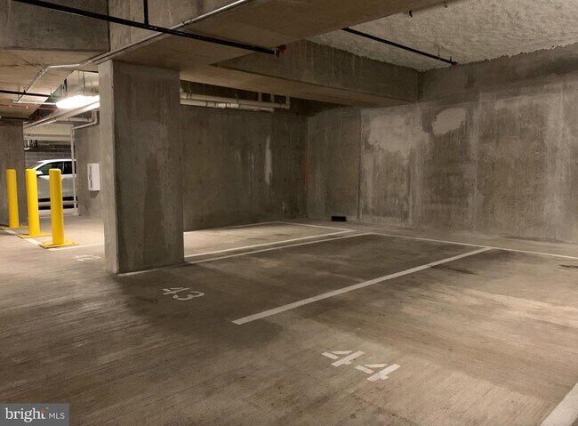 Building Photo - 4915 Hampden Ln