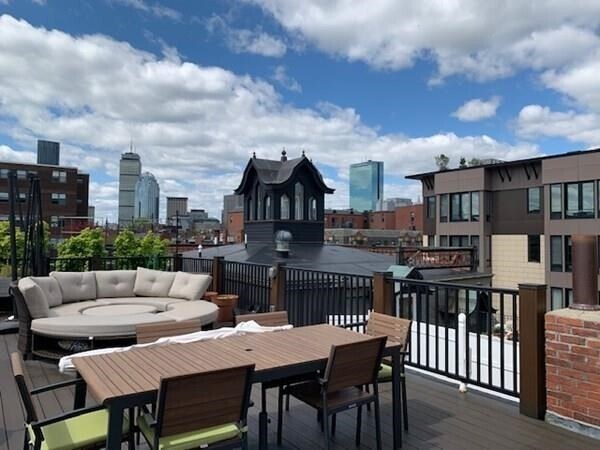 Building Photo - 1686 Washington St