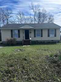 Building Photo - Three Bedroom Two Bath Home