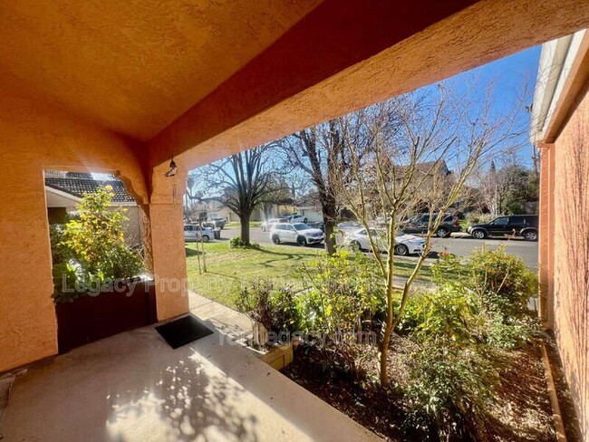 Building Photo - 413 Donaldson Ct