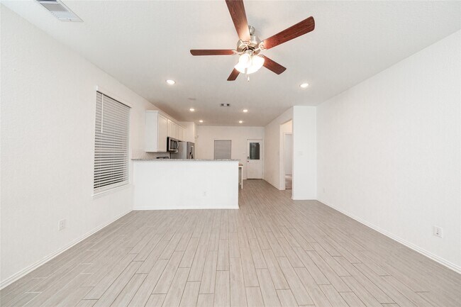 Building Photo - 31206 Whitfield Ct