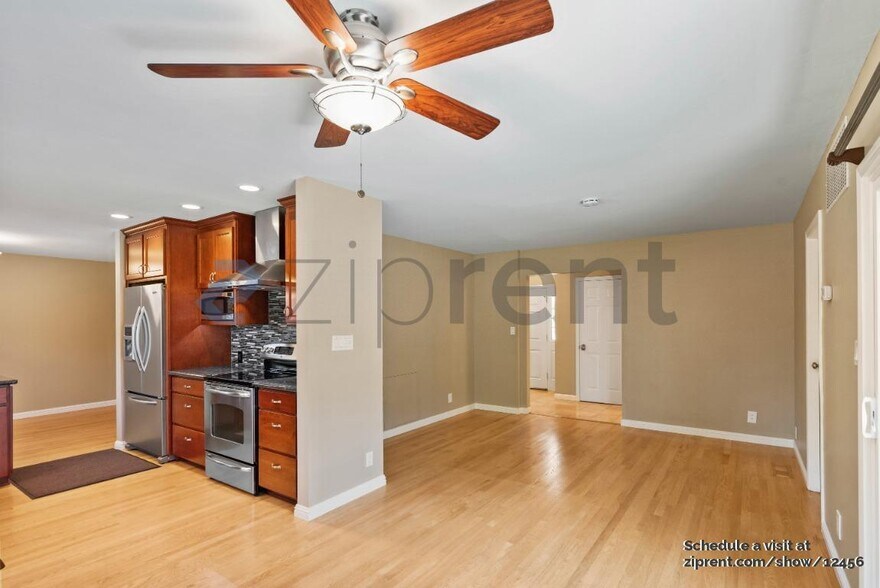 Building Photo - Unit