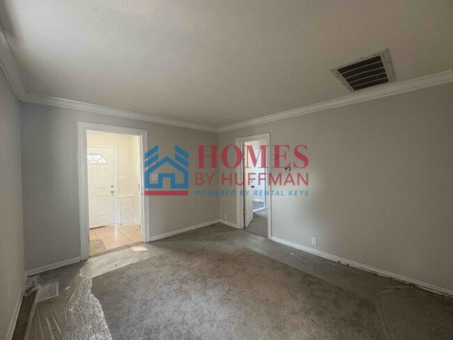 Building Photo - Two Bedroom House | Detached Garage