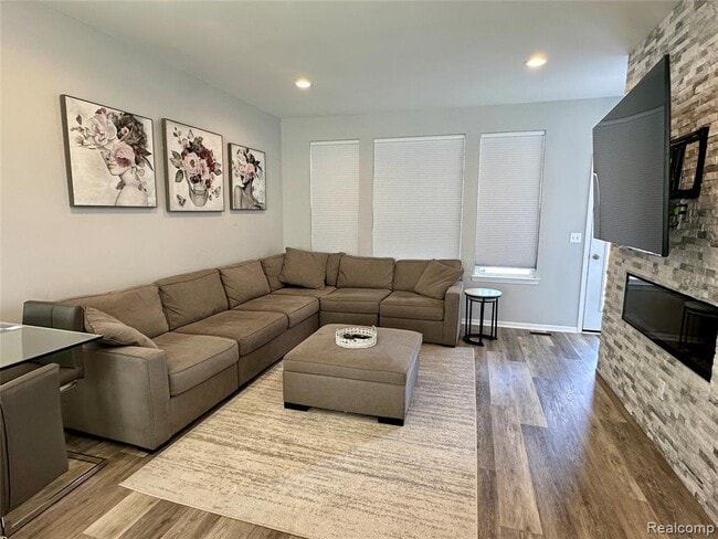 Building Photo - 2500 Normandy Rd