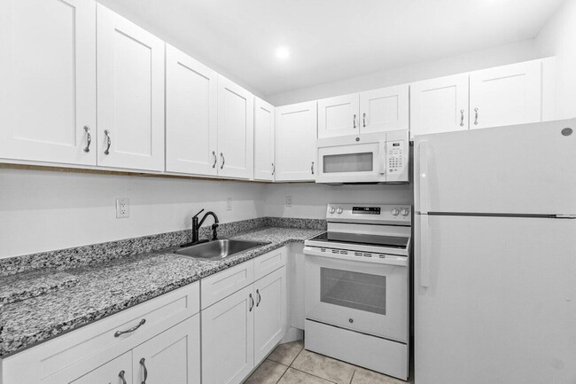 Building Photo - 52 Kingswood E