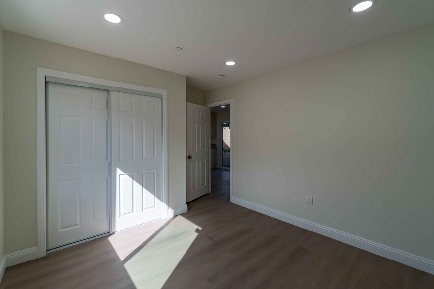 Building Photo - 6 Princeton Ave