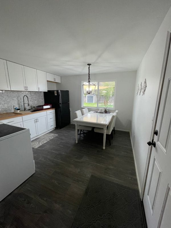 Building Photo - 455 S Morain St