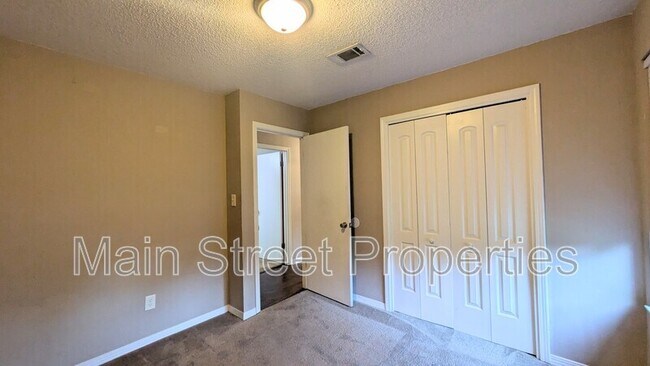 Building Photo - 7524 Sandy Creek Dr