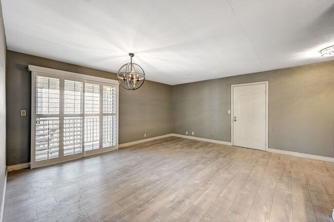 Building Photo - GATED COMMUNITY CONDO WITH BRAND NEW UPGRADES THROUGHOUT