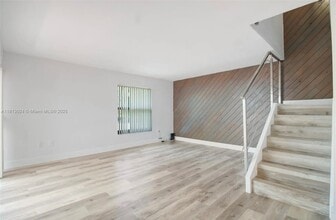 Building Photo - 4732 SW 67th Ave