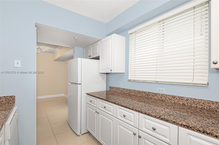Building Photo - 7800 Collins Ave