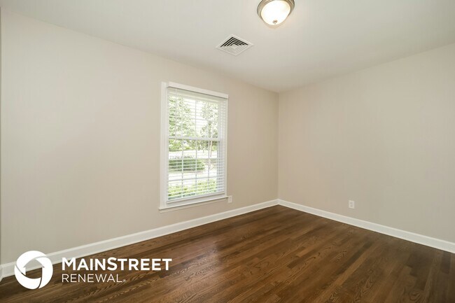 Building Photo - 402 Boxwood Dr