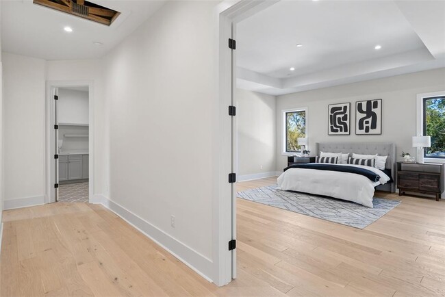 Building Photo - 2106 S Cortez Ave