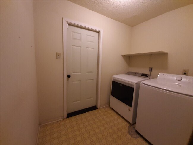 Building Photo - 25531 Chapel Ridge Ln
