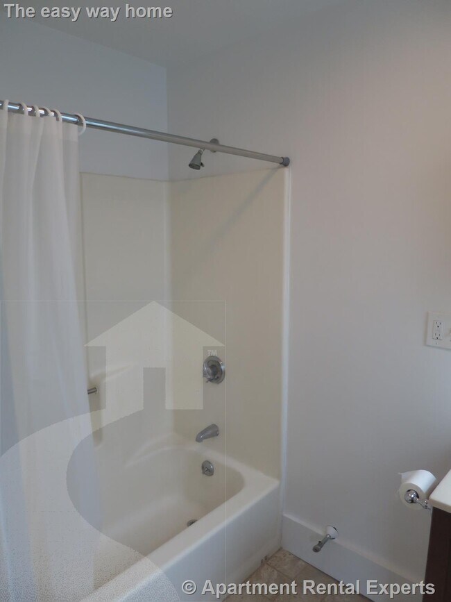 Building Photo - 14 Garrison Ave