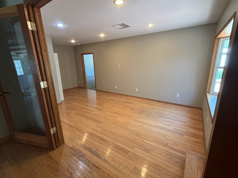 Building Photo - 240 Mesa Ave