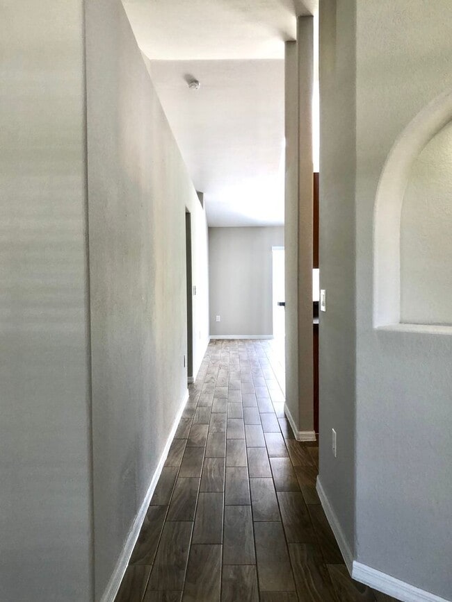 Building Photo - Wonderful 3/2 home in ORLANDO - GOLF COURS...