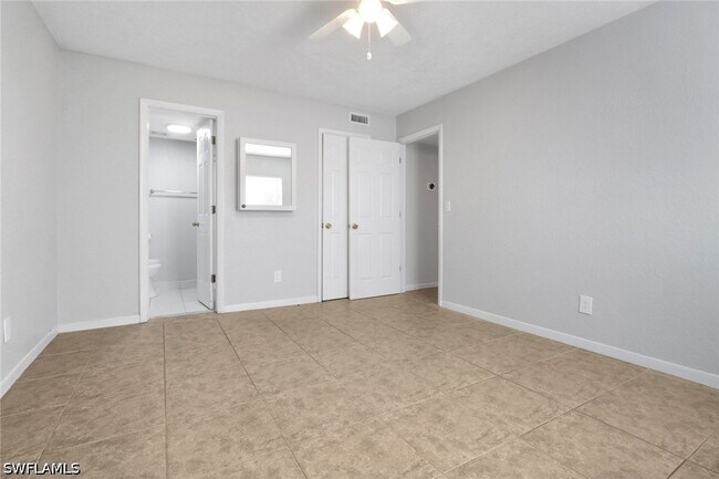 Building Photo - 4635 Bayshore Dr