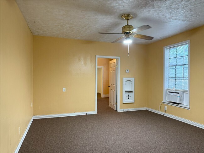 Building Photo - 723-727 W 27th St