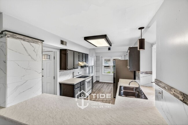 Building Photo - Spacious Home in the Heart of Summerville