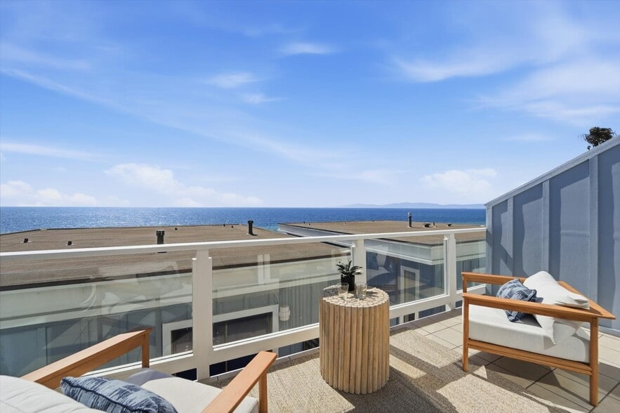 Building Photo - 320 Paseo De La Playa