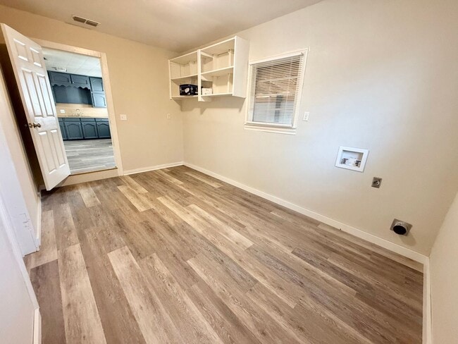 Building Photo - Updated 4 bedroom!